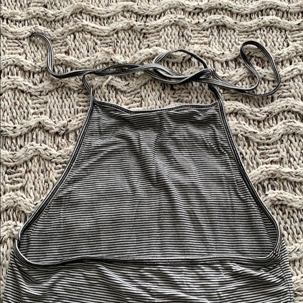 HALTER TOP PERFECT FOR SPRING 🌻🌸🌻 - Picture 2 of 2